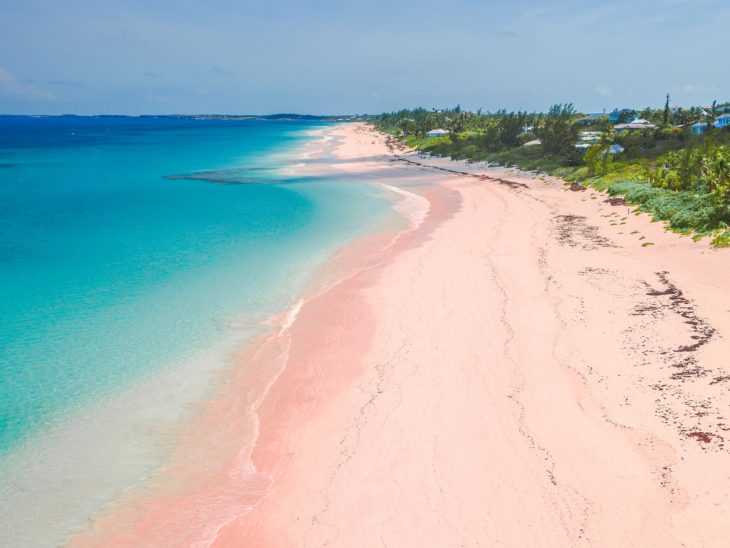 La playa de arena rosa, Bahamas