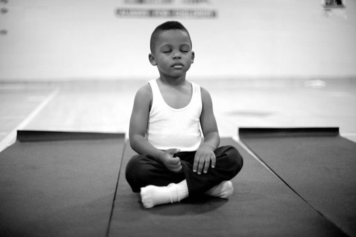 yoga niños castigados