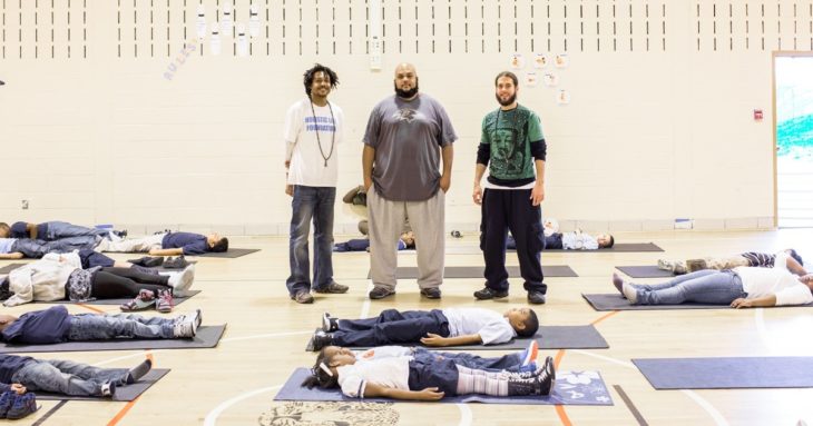 yoga niños castigados