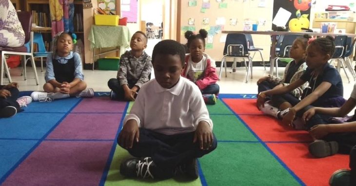 yoga niños castigados