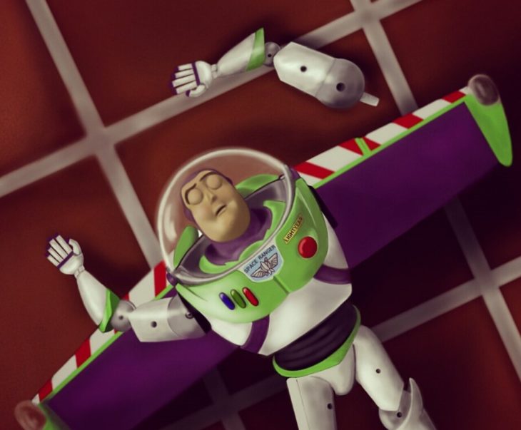 juguete de buzzlight year roto 