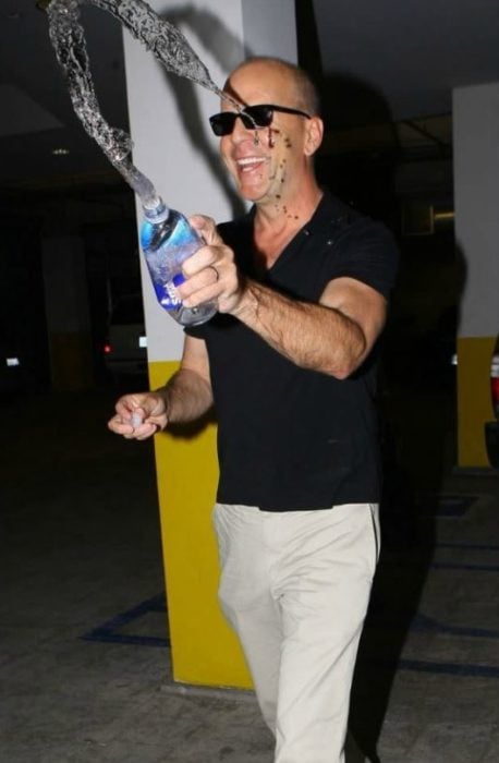 bruce willis paparazzi 
