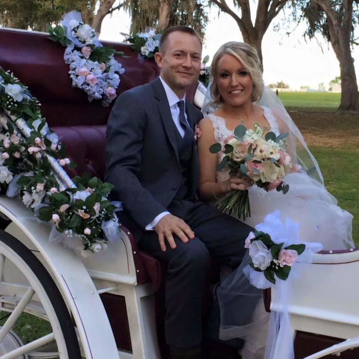melissa y cameron en su boda