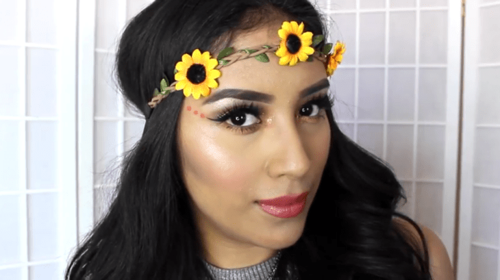 mujer con corona de girasoles 