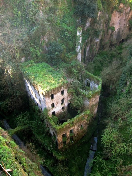 molino abandonado en sorrento italia