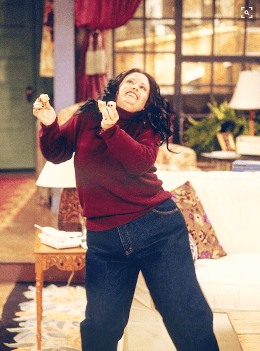 monica gorda bailando