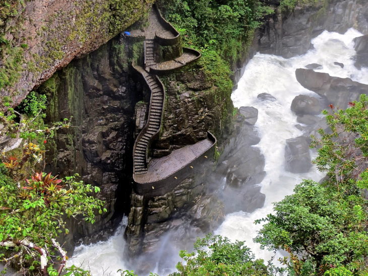 baños del diablo Ecuador 