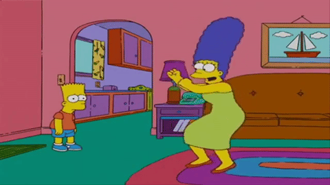 GIF Marge de los simpson bailando con bart 