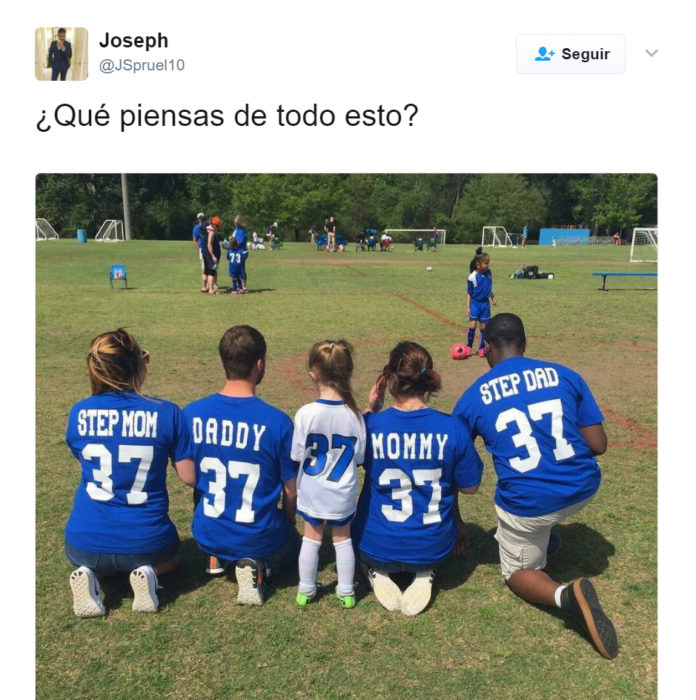 Twitter sobre padres apoyando a su hija en un juego de fútbol 