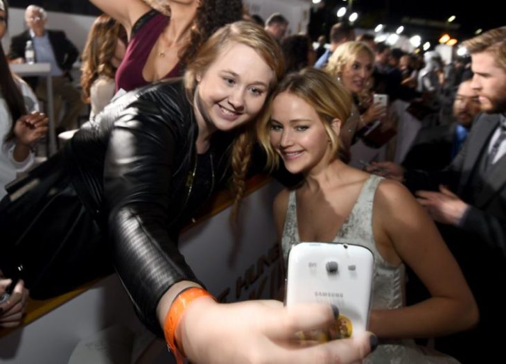 jennifer lawrence selfie