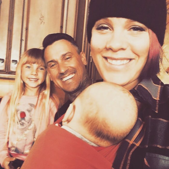 PINK CON SU FAMILIA