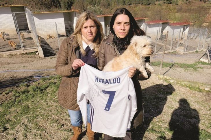 playera donada por cristiano
