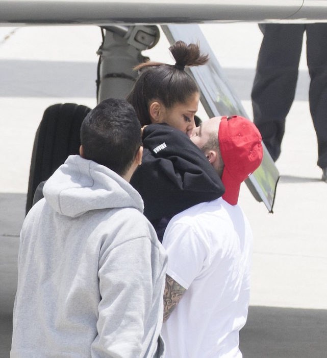 Ariana grande y su novio después del atentado en Manchester 