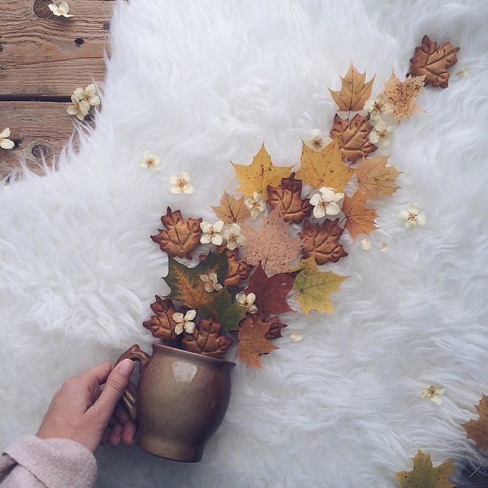 ARTISTA CREA IMÁGENES USANDO TAZAS DE TÉ Y FLORES 