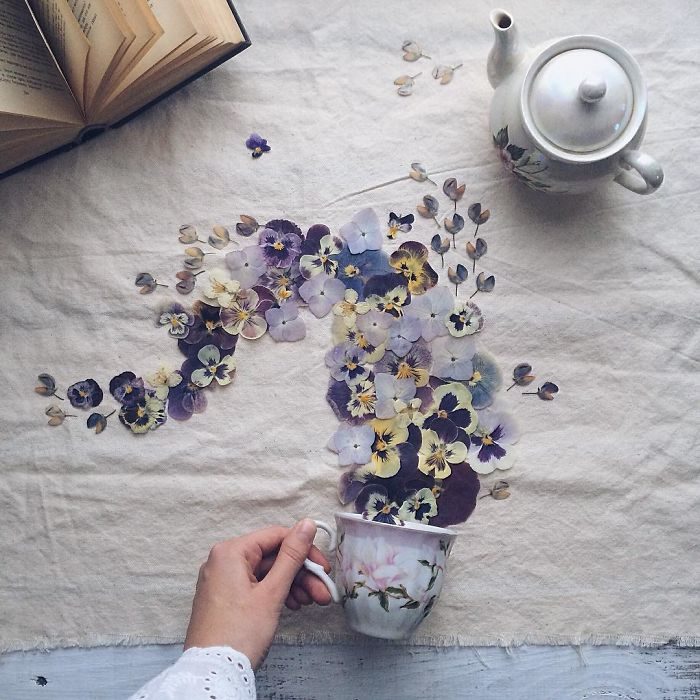 ARTISTA CREA IMÁGENES USANDO TAZAS DE TÉ Y FLORES 