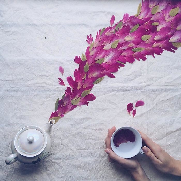 ARTISTA CREA IMÁGENES USANDO TAZAS DE TÉ Y FLORES 