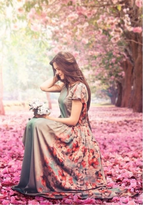 chica con flores 