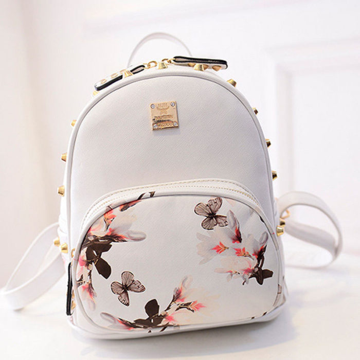 Mochila blanca con flores 