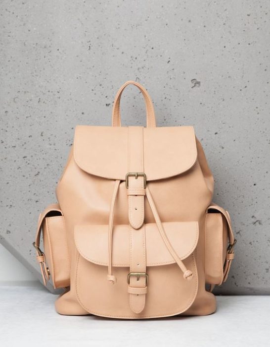 Mochila en tono nude 