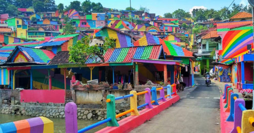 Un pueblo indonesio se transforma en un destino lleno de color