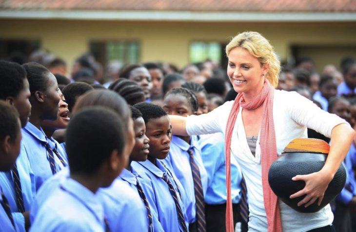 activista charlize theron