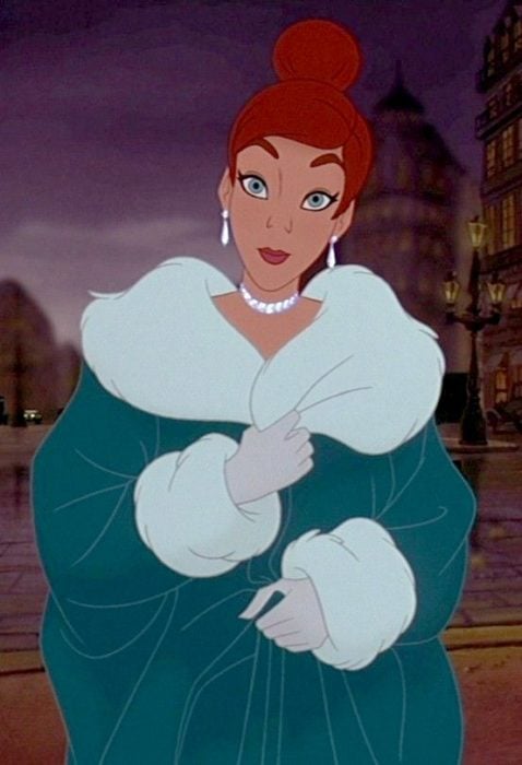 anastasia con abrigo
