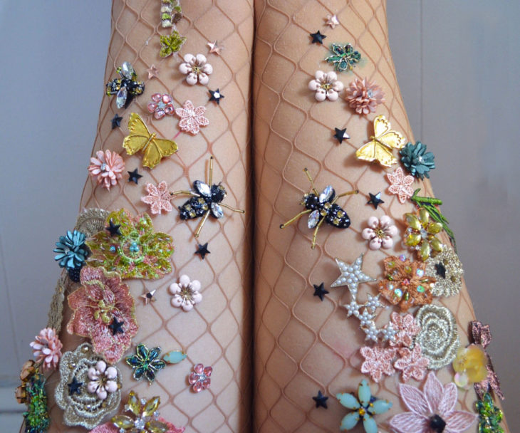 medias de red con flores