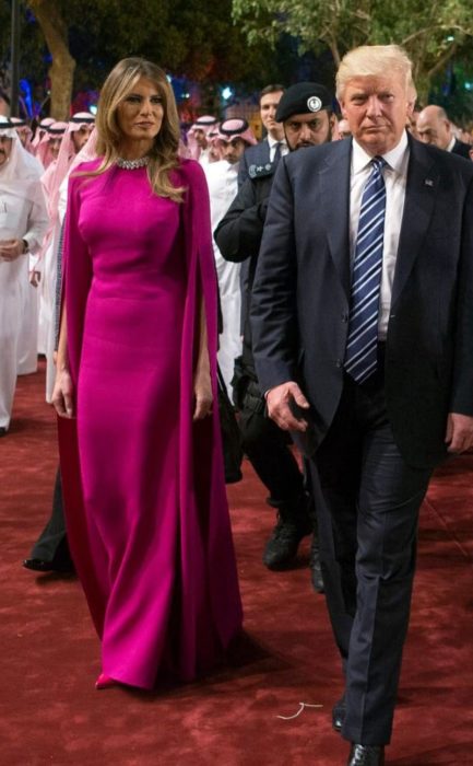 Melania trump en su gira por medio oriente 