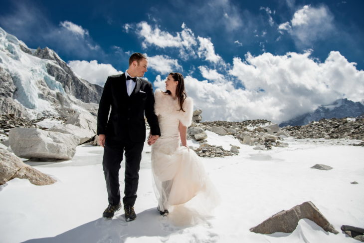 pareja se casa en el everest 3