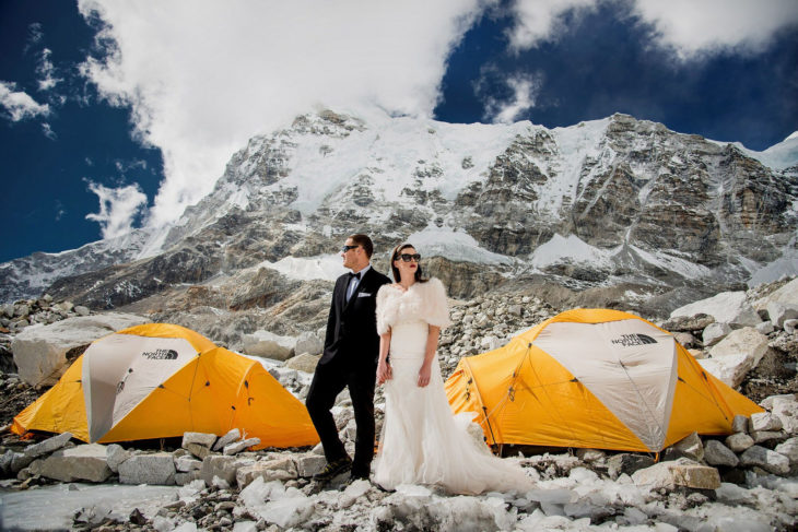 pareja se casa en el everst 6