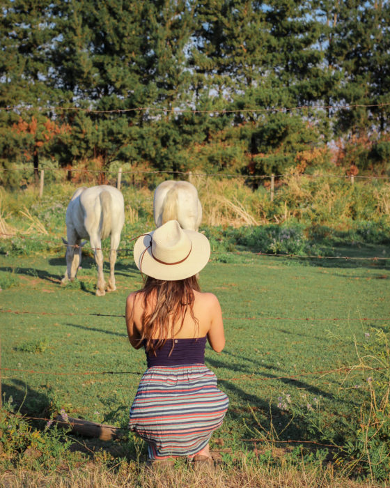 chica en la granja