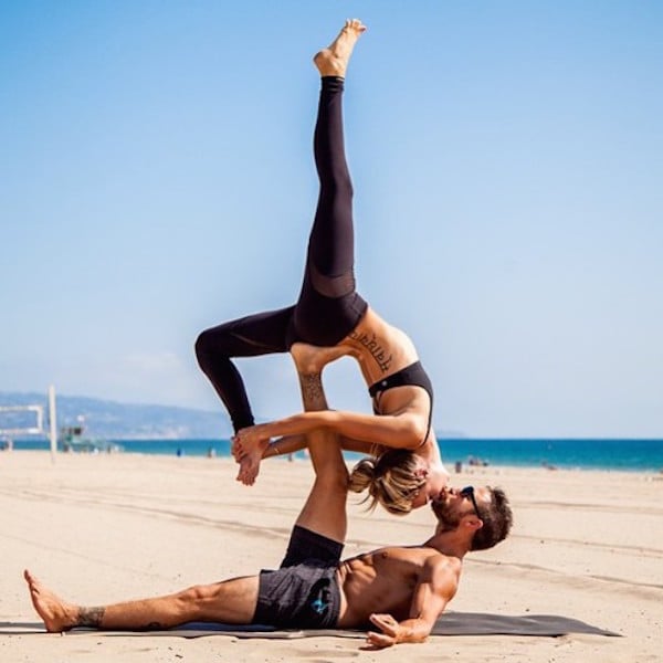 acro yoga pareja