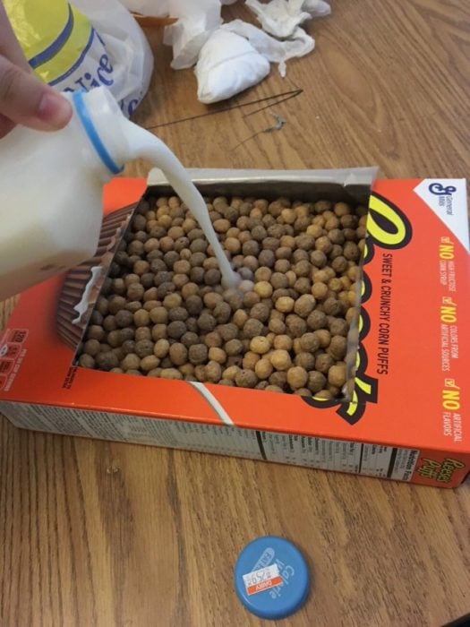 caja de cereal como tazon de cereal