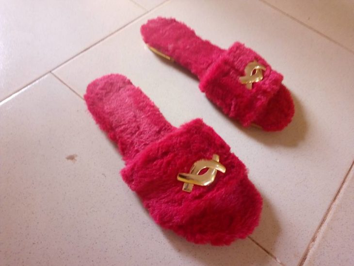 pantuflas rojas de peluche 