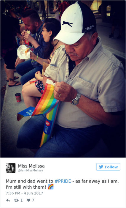 hombre con bandera orgullo gay