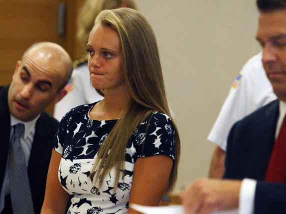 Chica siendo juzgada por el suicidio de su novio