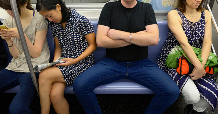 Manspreading: la tendencia que aman los chicos y que odiamos las chicas