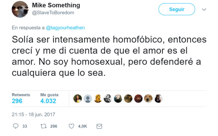 Tweet en respuesta a hombres que recrearon la imagen de un beso 