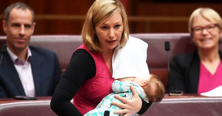 Primer mujer en amamantar durante discurso en el parlamento; la senadora Waters hace historia