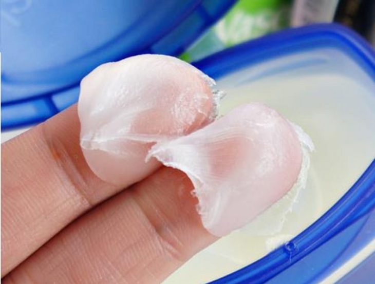 dos dedos con vaselina