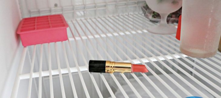 labial en el refrigerador 