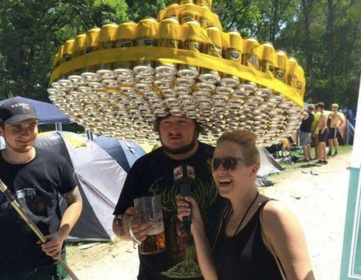 sombrero de latas de cerveza