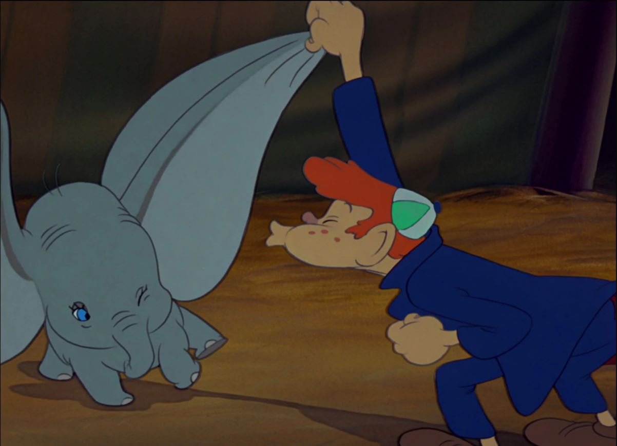 25 Escenas de Dumbo que te dañaron para toda la vida
