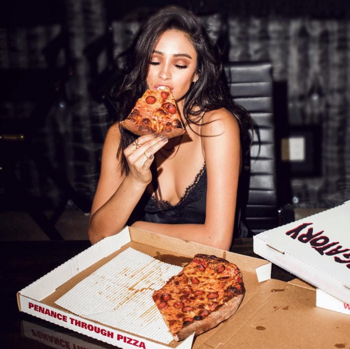 chica pizza caja