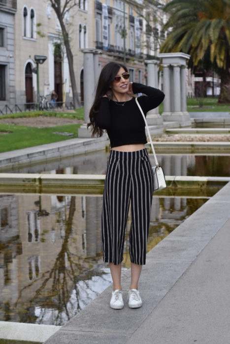 Chicas usando vestidos tipo tshirt