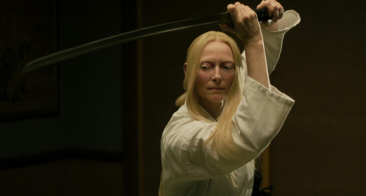 Tilda Swinton en el papel de Zelda Winston de la película 'The Dead Don't Die' de 2019