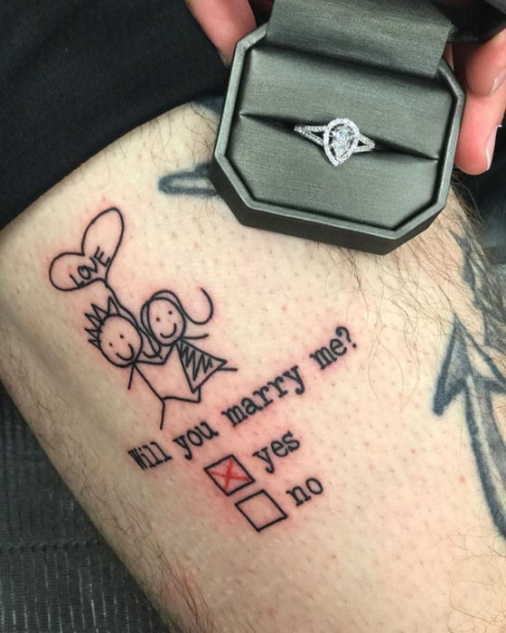 tatuaje de una propuesta de matrimonio 