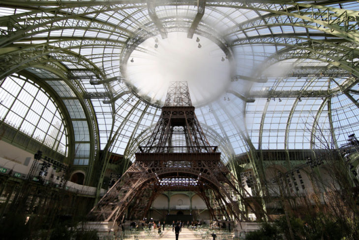 interior de palacio paris y torre effiel 