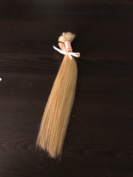 mechon de cabello rubio 