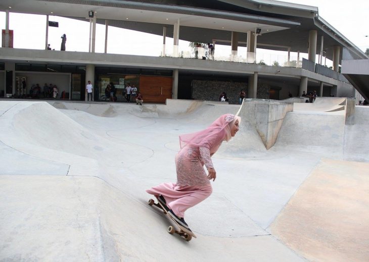 novia patinando